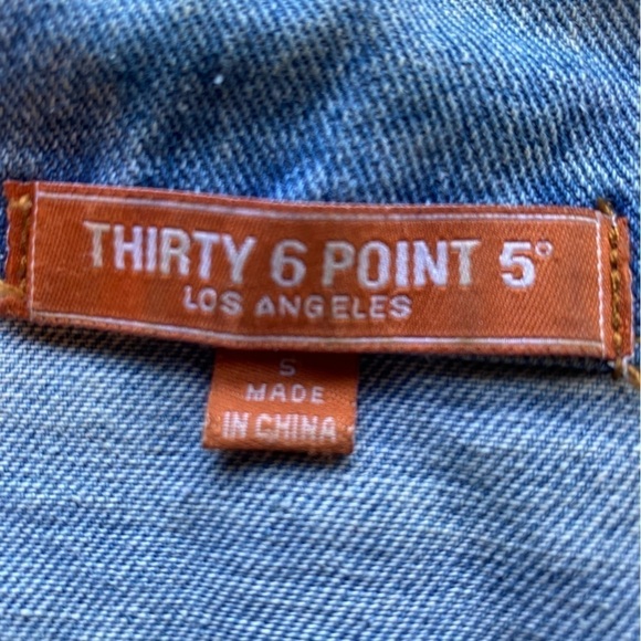 36 Points 5  Blue Denim Oversized Destroyed Jean Jacket Size Small - Picture 9 of 15